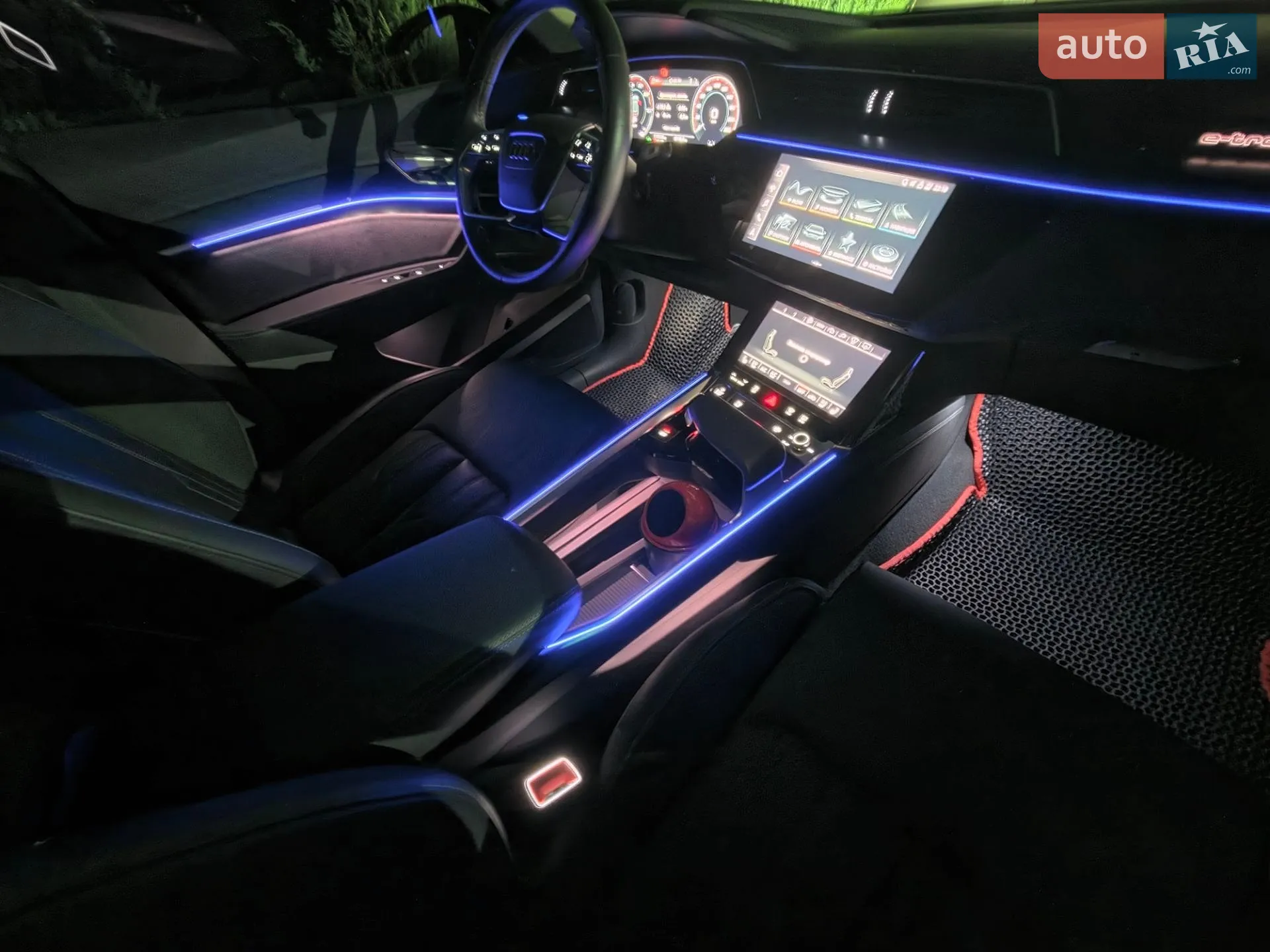 2020 Audi e-tron S - мініатюра 4
