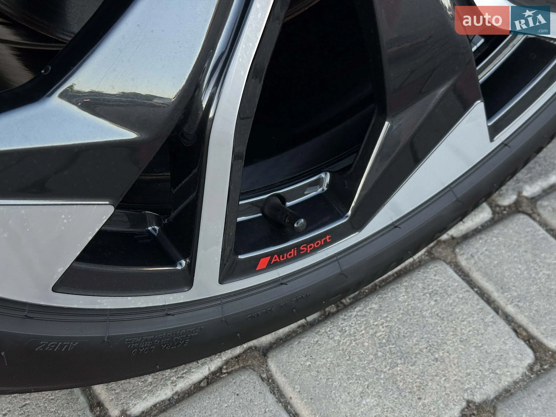 2022 Audi e-tron S - мініатюра 38