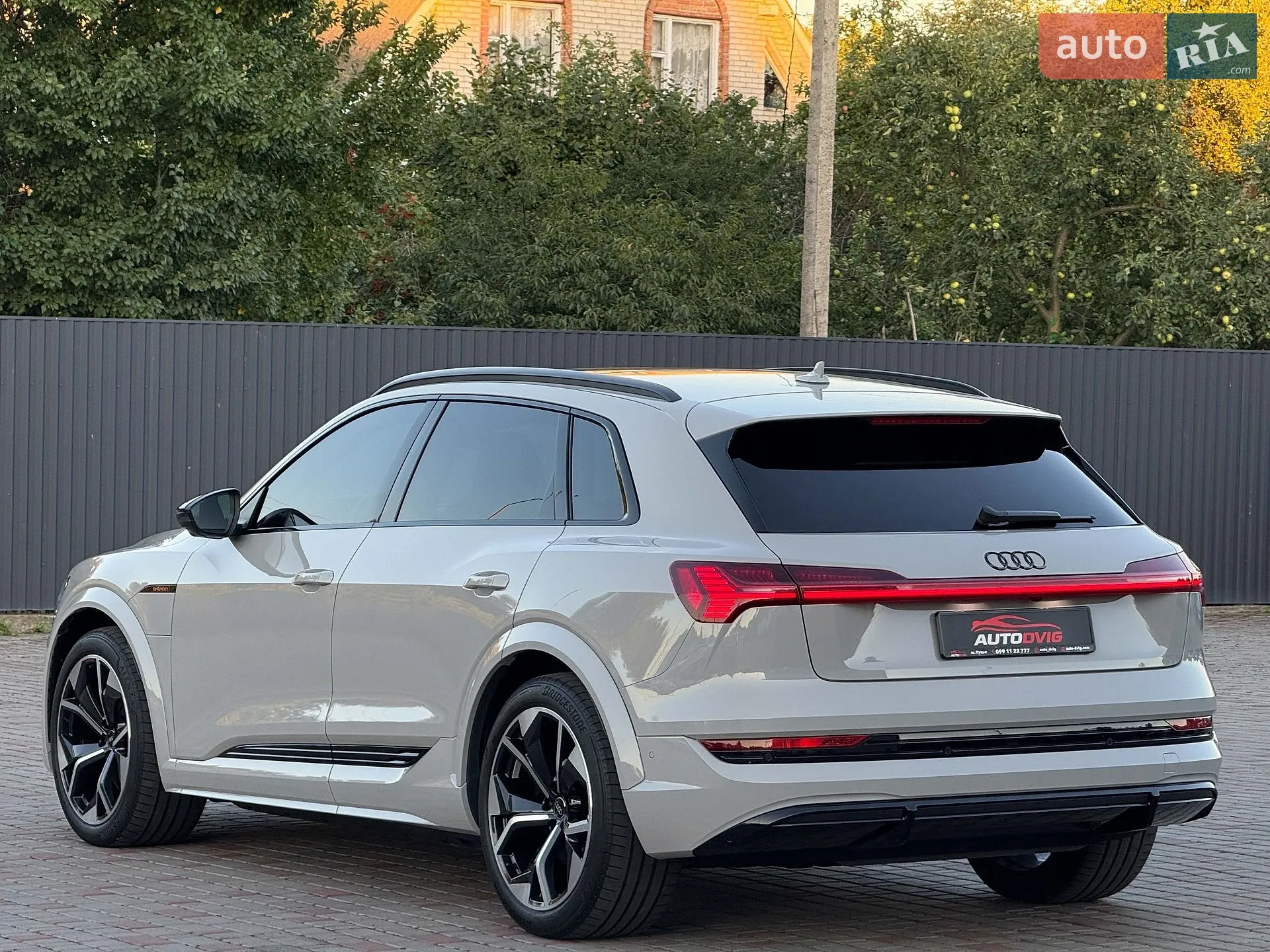 2022 Audi e-tron S - мініатюра 6