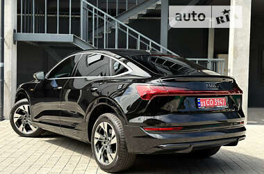Позашляховик / Кросовер Audi e-tron Sportback 2022 в 