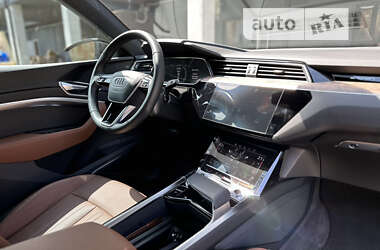 Позашляховик / Кросовер Audi e-tron Sportback 2022 в 