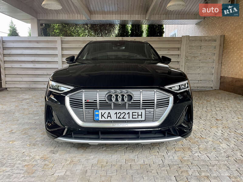 Внедорожник / Кроссовер Audi e-tron Sportback 2021 в 