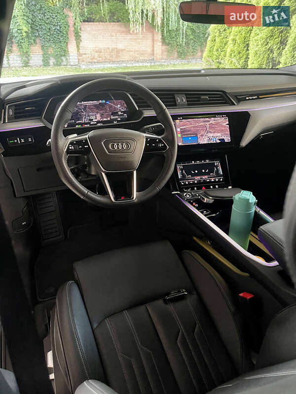 Позашляховик / Кросовер Audi e-tron Sportback 2021 в Києві
