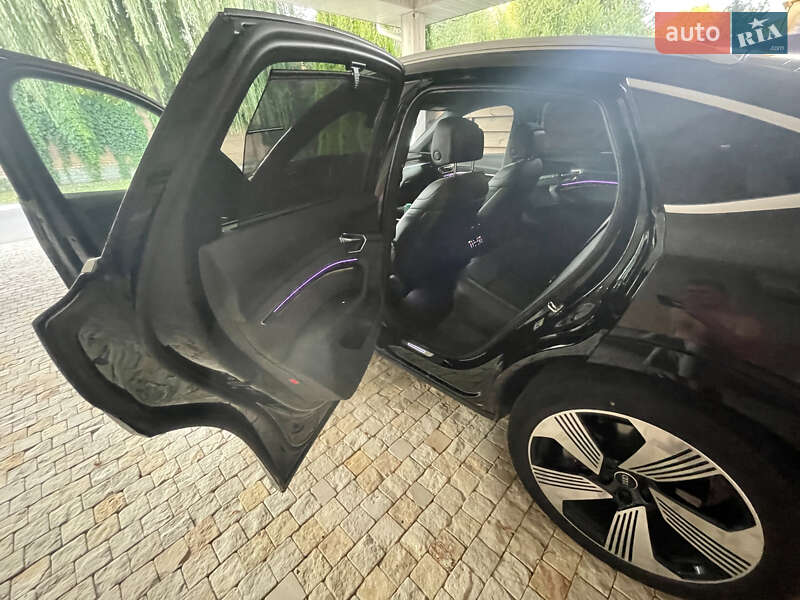 Позашляховик / Кросовер Audi e-tron Sportback 2021 в Києві