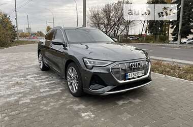 Позашляховик / Кросовер Audi e-tron Sportback 2020 в Києві