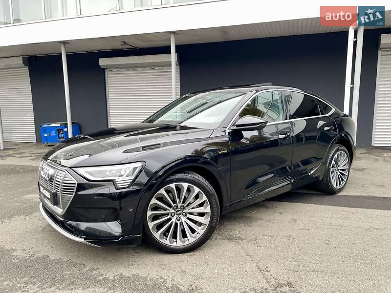 Позашляховик / Кросовер Audi e-tron Sportback 2021 в Києві