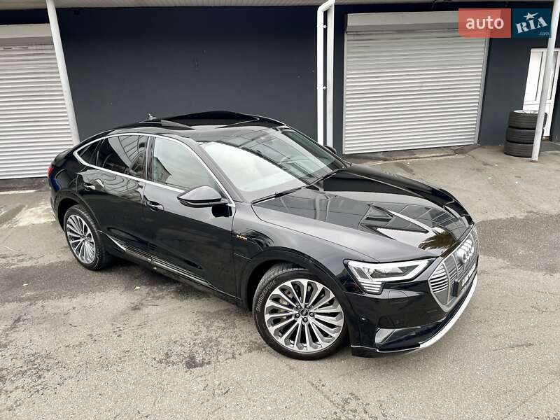 Позашляховик / Кросовер Audi e-tron Sportback 2021 в Києві