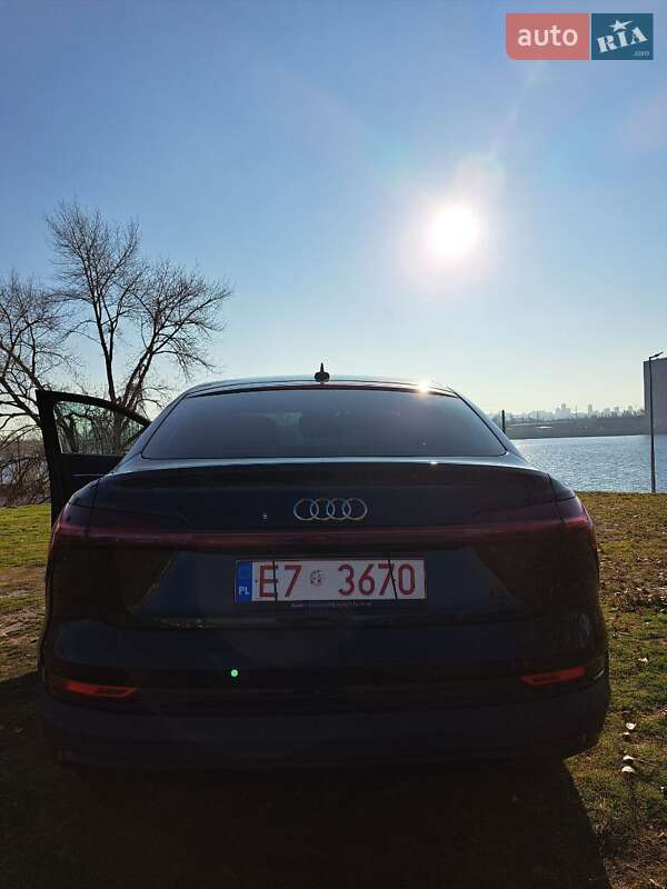 Внедорожник / Кроссовер Audi e-tron Sportback 2022 в Киеве