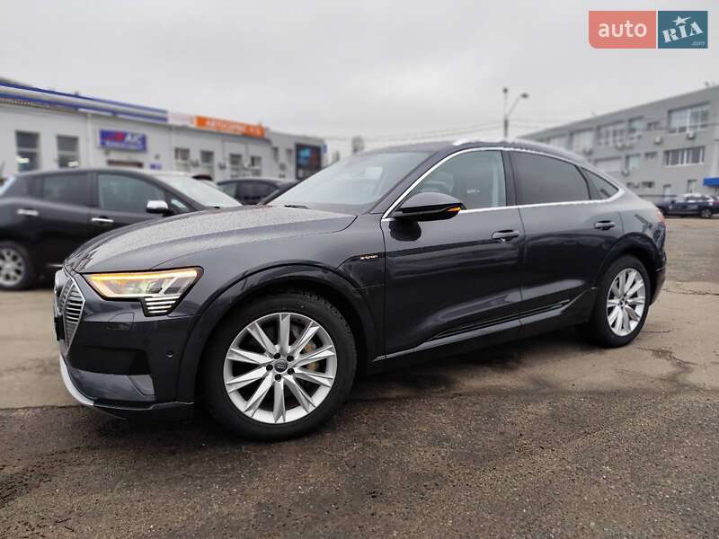 Позашляховик / Кросовер Audi e-tron Sportback 2020 в Києві
