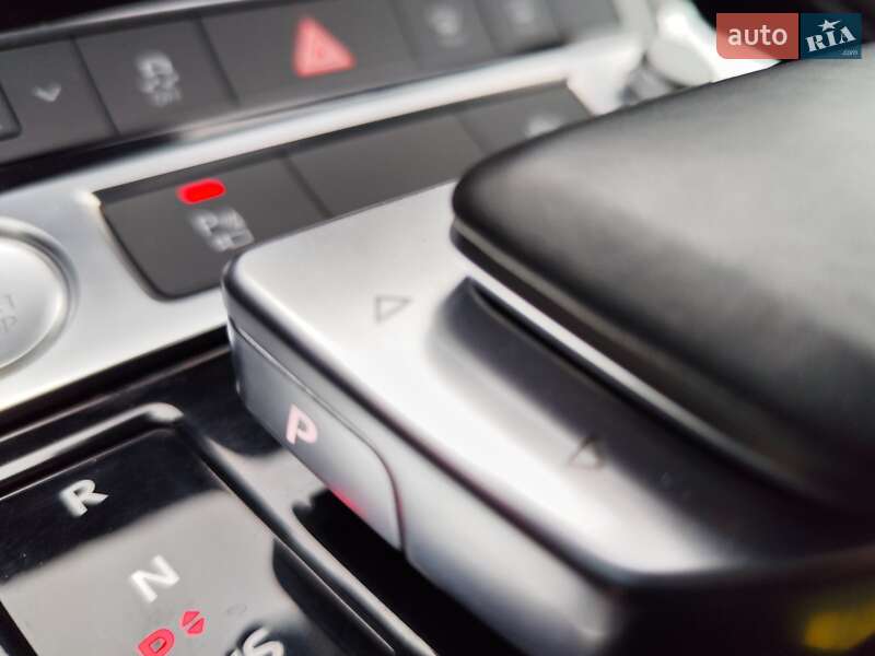 Позашляховик / Кросовер Audi e-tron Sportback 2020 в Києві