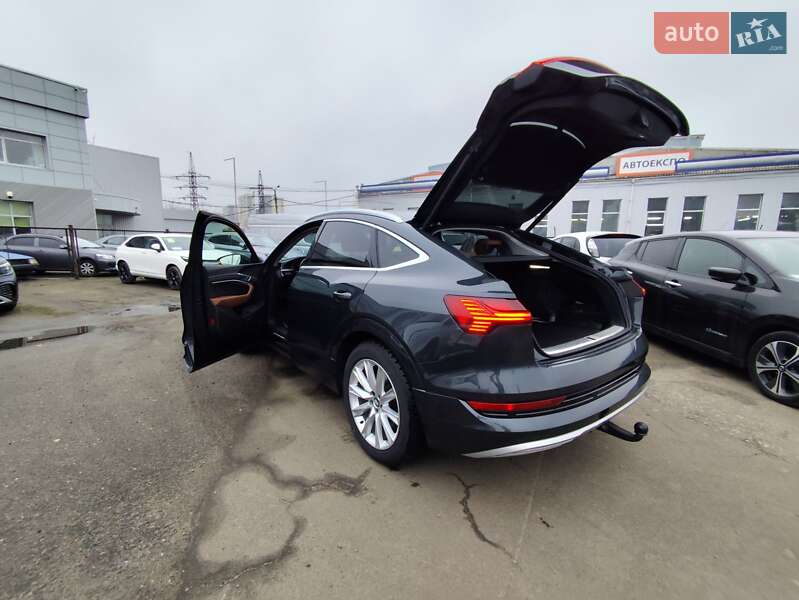 Позашляховик / Кросовер Audi e-tron Sportback 2020 в Києві