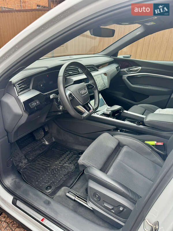 Позашляховик / Кросовер Audi e-tron Sportback 2022 в Вінниці