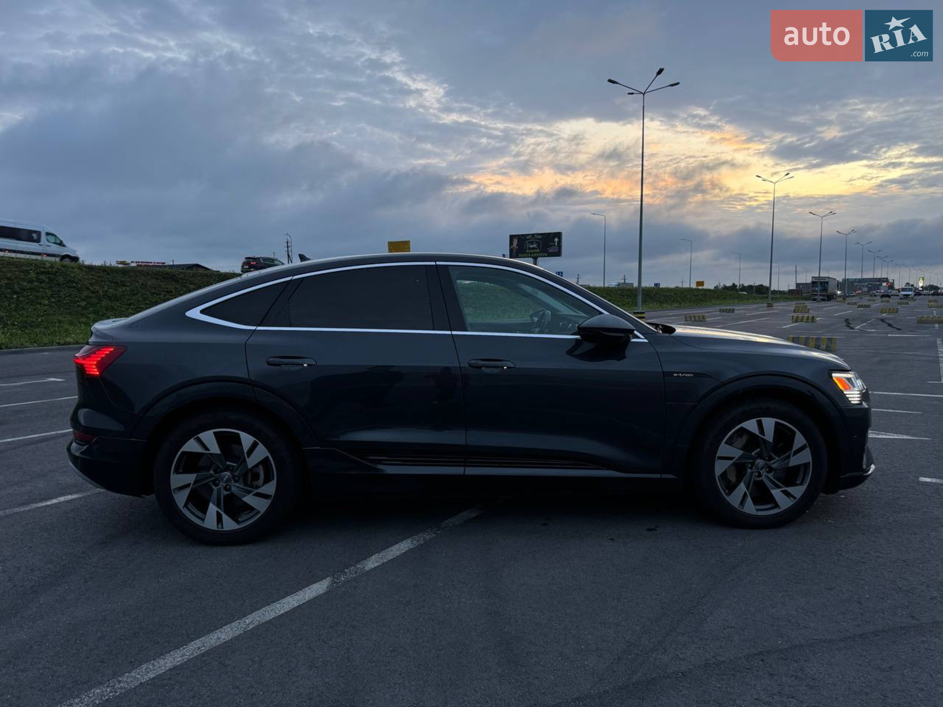 2020 Audi e-tron Sportback - мініатюра 9