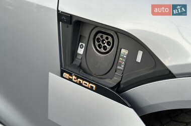 Позашляховик / Кросовер Audi e-tron Sportback 2021 в 