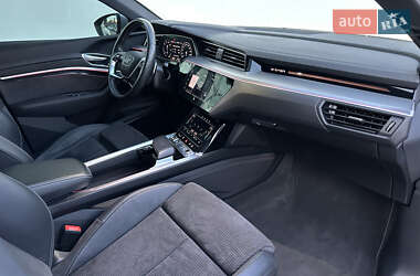 Позашляховик / Кросовер Audi e-tron Sportback 2021 в 