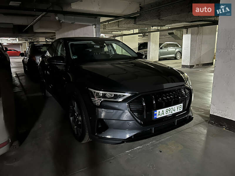 Позашляховик / Кросовер Audi e-tron Sportback 2021 в Києві
