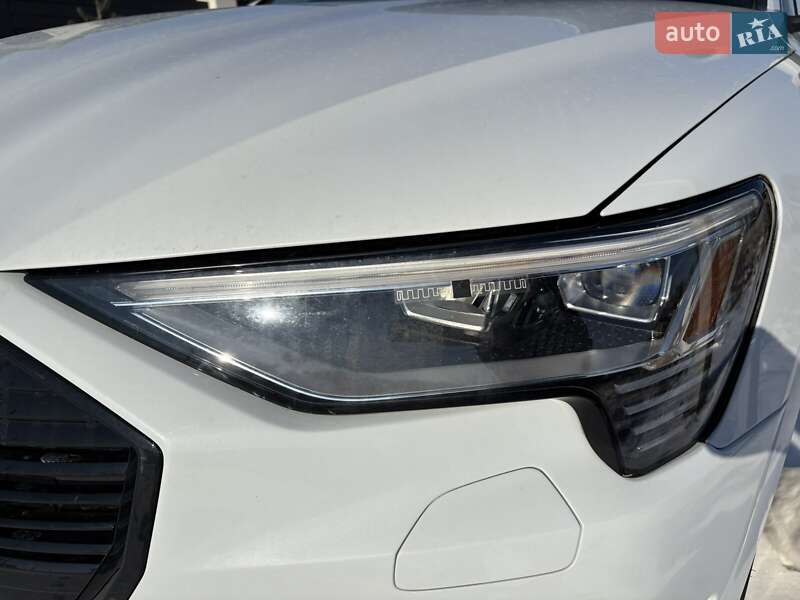 Позашляховик / Кросовер Audi e-tron Sportback 2020 в Києві