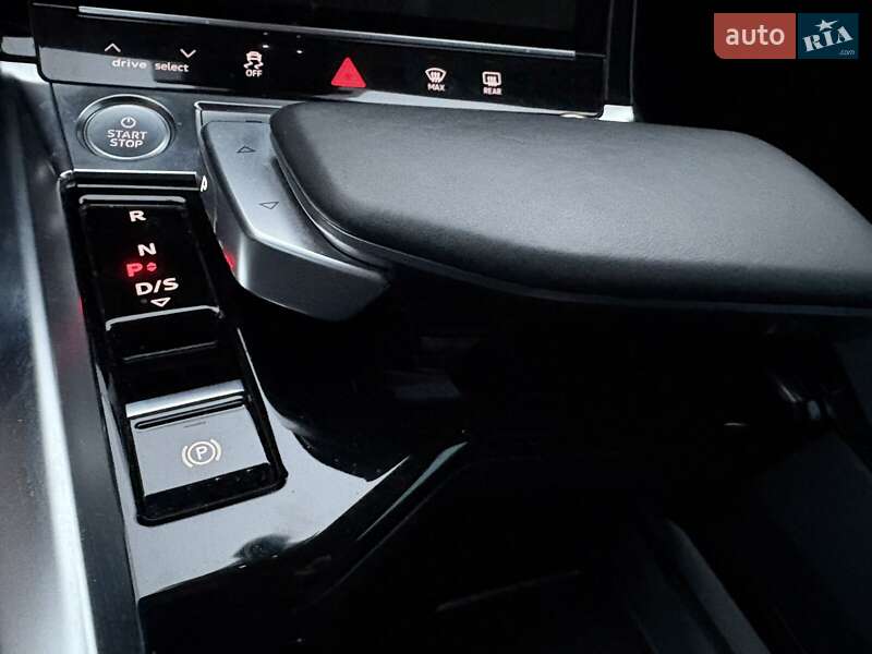 Позашляховик / Кросовер Audi e-tron Sportback 2020 в Києві