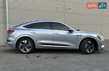 Позашляховик / Кросовер Audi e-tron Sportback 2021 в 