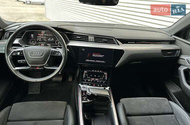 Позашляховик / Кросовер Audi e-tron Sportback 2021 в 