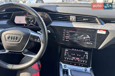 Позашляховик / Кросовер Audi e-tron Sportback 2021 в 