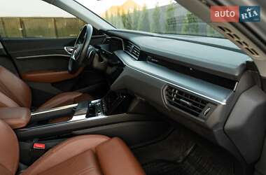 Позашляховик / Кросовер Audi e-tron Sportback 2020 в 