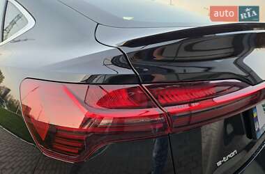 Позашляховик / Кросовер Audi e-tron Sportback 2022 в 