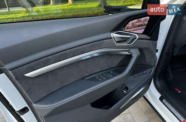 Позашляховик / Кросовер Audi e-tron Sportback 2021 в 