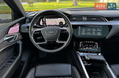 Позашляховик / Кросовер Audi e-tron Sportback 2021 в 