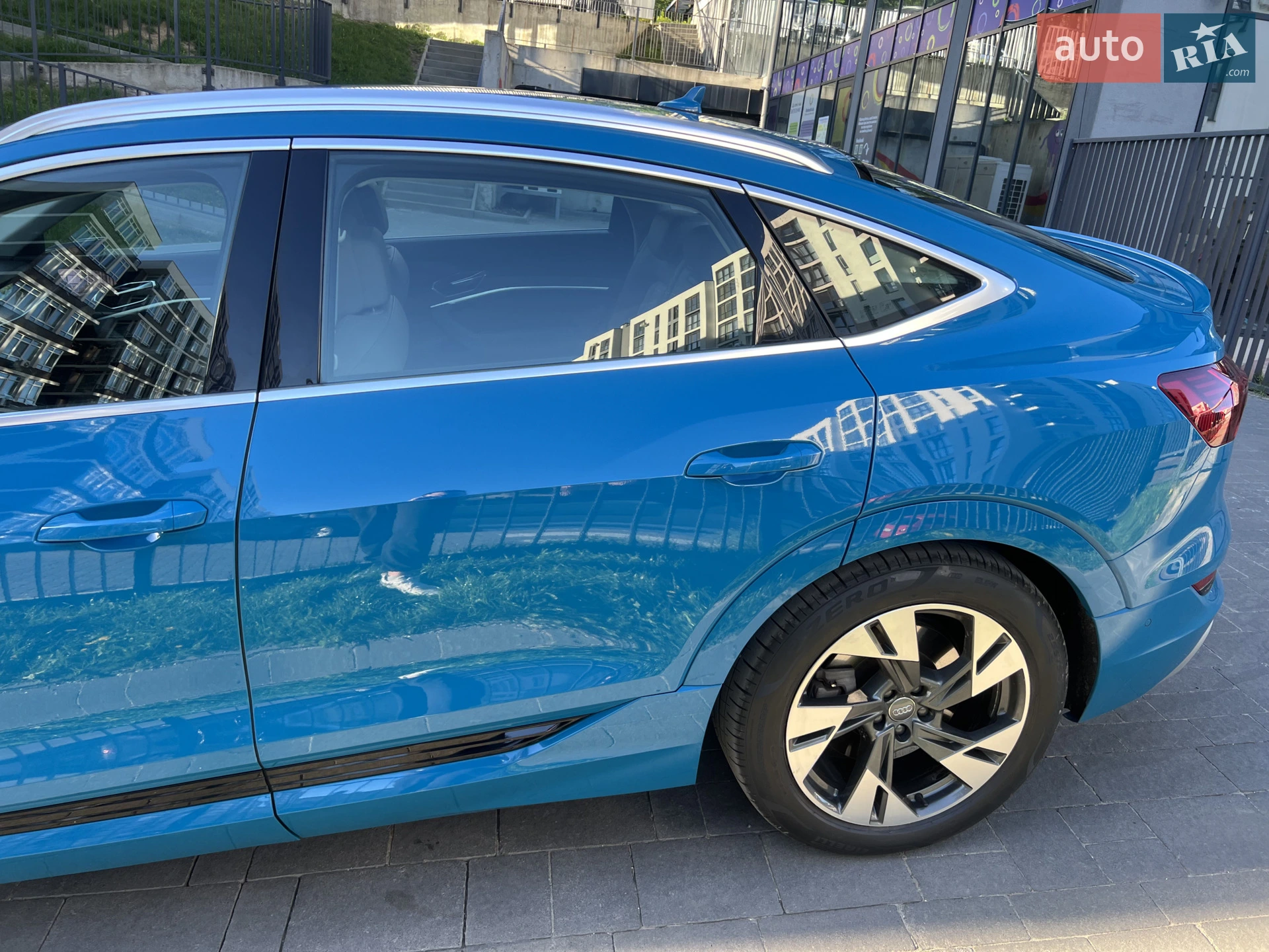 2020 Audi e-tron Sportback - мініатюра 3