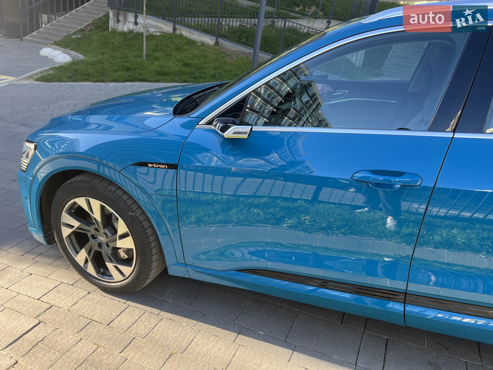 2020 Audi e-tron Sportback - мініатюра 2
