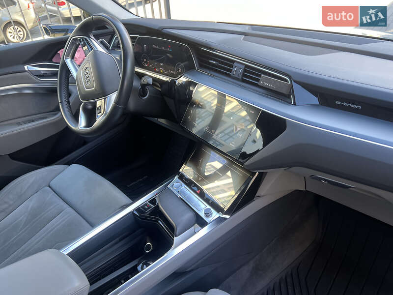 Позашляховик / Кросовер Audi e-tron Sportback 2020 в Львові фото 16 Позашляховик / Кросовер Audi e-tron Sportback 2020 в Львові