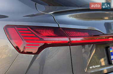 Позашляховик / Кросовер Audi e-tron Sportback 2020 в 