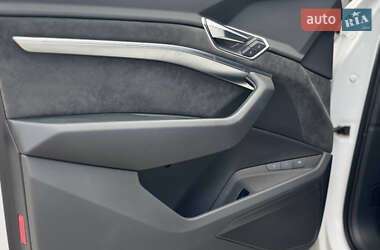 Позашляховик / Кросовер Audi e-tron Sportback 2021 в 