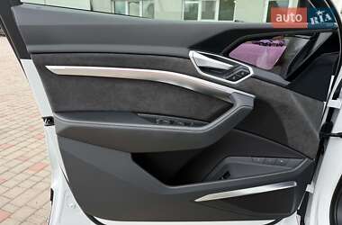 Позашляховик / Кросовер Audi e-tron Sportback 2020 в 