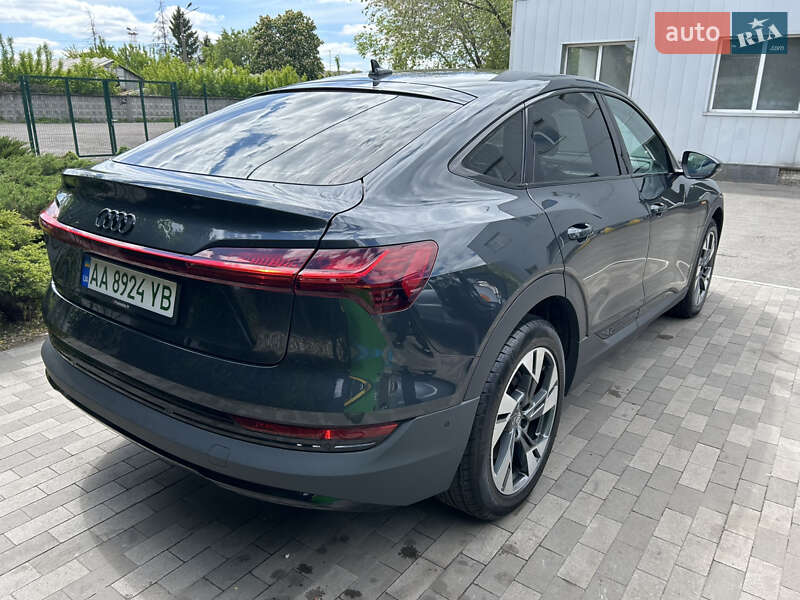Позашляховик / Кросовер Audi e-tron Sportback 2021 в Києві