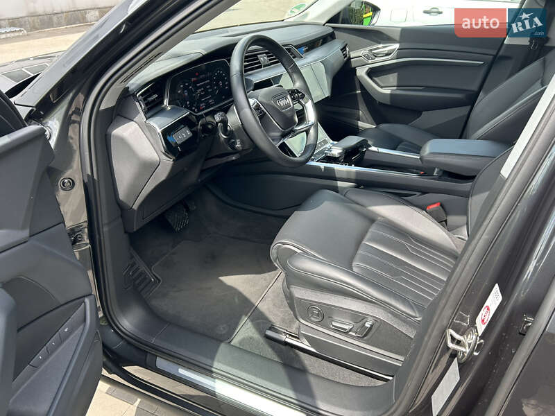 Позашляховик / Кросовер Audi e-tron Sportback 2021 в Києві