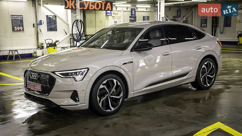 Позашляховик / Кросовер Audi e-tron Sportback 2021 в Чернівцях