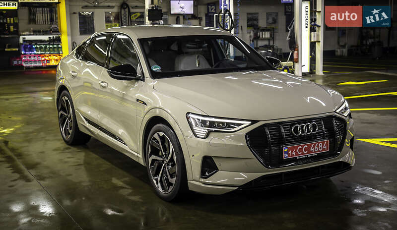 Позашляховик / Кросовер Audi e-tron Sportback 2021 в Чернівцях