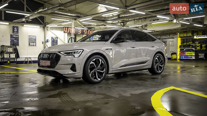 Позашляховик / Кросовер Audi e-tron Sportback 2021 в Чернівцях