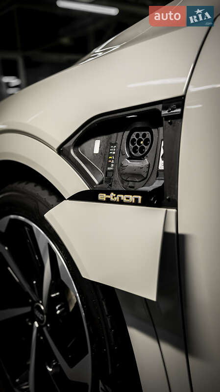 Позашляховик / Кросовер Audi e-tron Sportback 2021 в Чернівцях