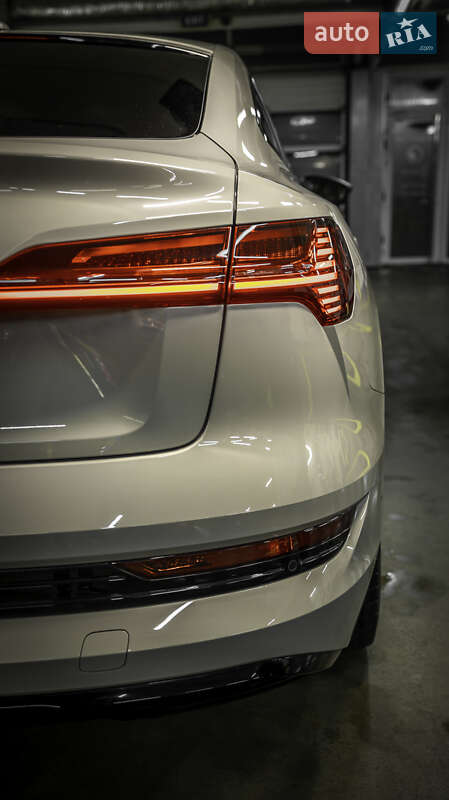 Позашляховик / Кросовер Audi e-tron Sportback 2021 в Чернівцях