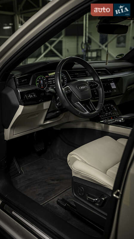 Позашляховик / Кросовер Audi e-tron Sportback 2021 в Чернівцях