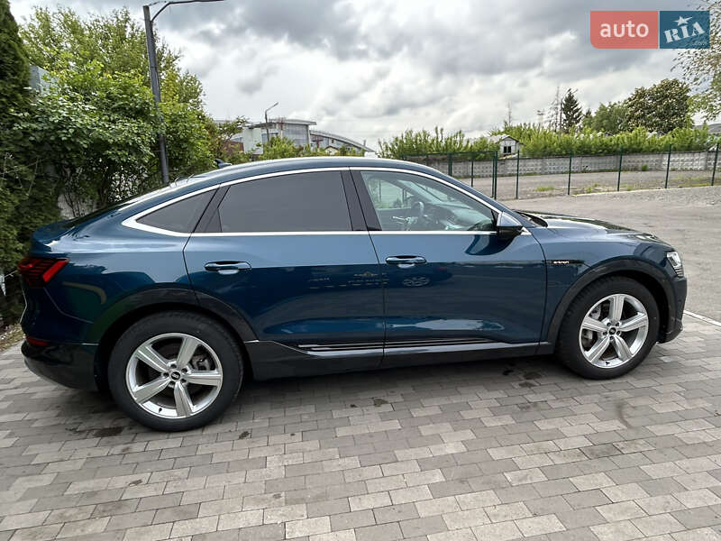 Позашляховик / Кросовер Audi e-tron Sportback 2021 в Києві