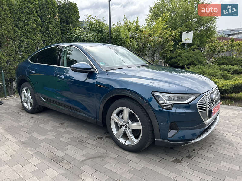 Позашляховик / Кросовер Audi e-tron Sportback 2021 в 