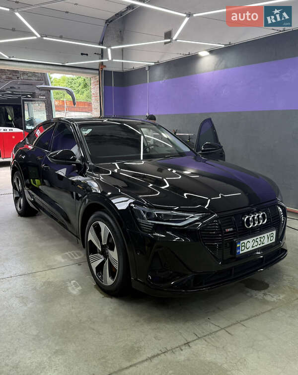 Позашляховик / Кросовер Audi e-tron Sportback 2020 в  фото Позашляховик / Кросовер Audi e-tron Sportback 2020 в