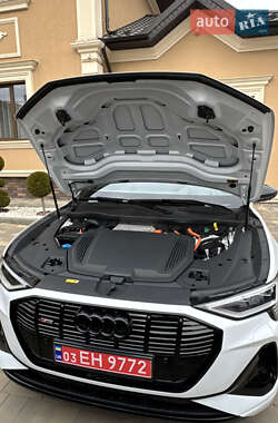 Внедорожник / Кроссовер Audi e-tron Sportback 2021 в 