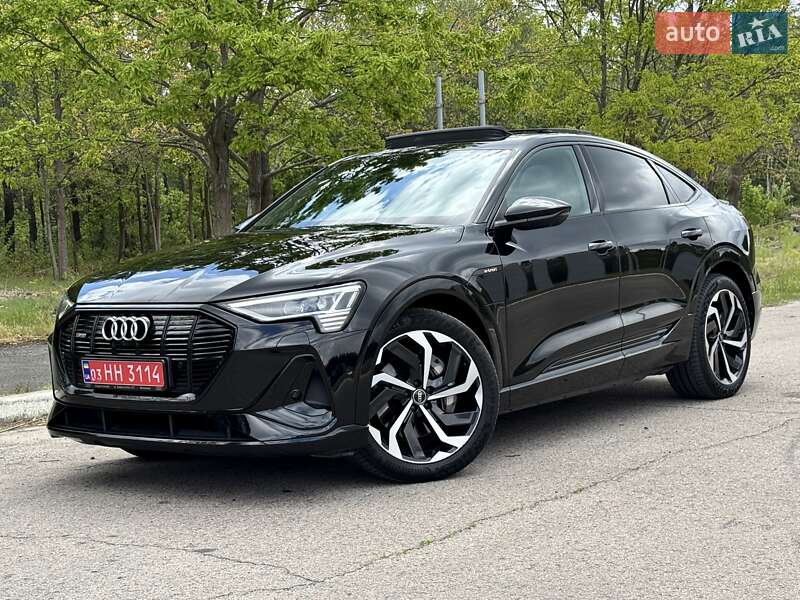 Позашляховик / Кросовер Audi e-tron Sportback 2021 в Києві
