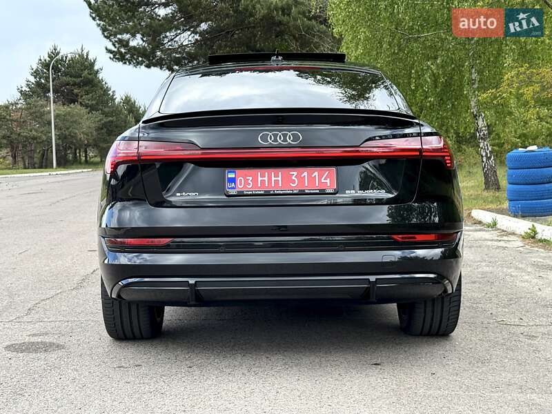 Позашляховик / Кросовер Audi e-tron Sportback 2021 в Києві