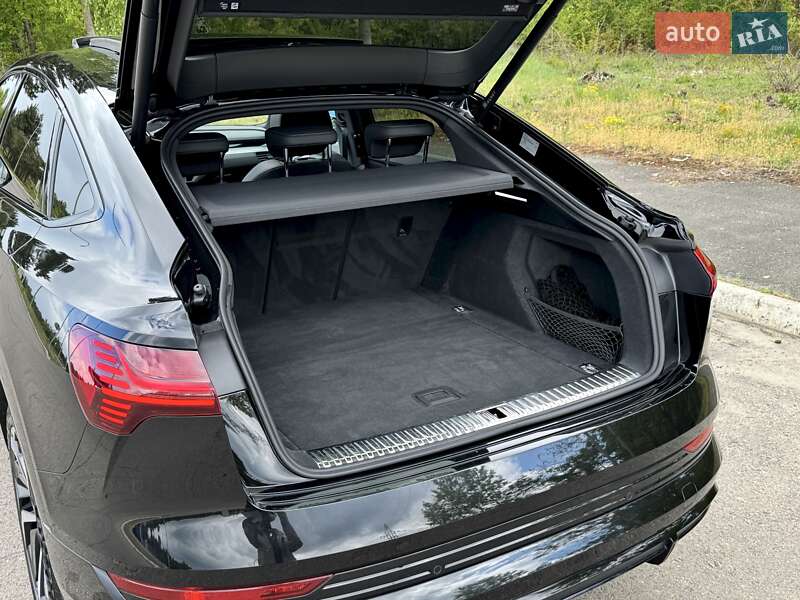 Позашляховик / Кросовер Audi e-tron Sportback 2021 в Києві